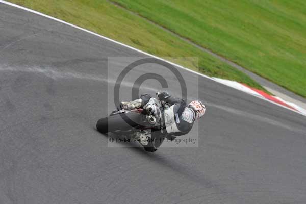 Motorcycle action photographs;cadwell;cadwell park photographs;event digital images;eventdigitalimages;motor racing louth lincolnshire;no limits trackday;peter wileman photography;trackday;trackday digital images;trackday photos