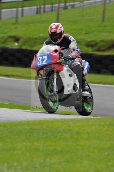 Motorcycle action photographs;cadwell;cadwell park photographs;event digital images;eventdigitalimages;motor racing louth lincolnshire;no limits trackday;peter wileman photography;trackday;trackday digital images;trackday photos