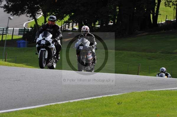 Motorcycle action photographs;cadwell;cadwell park photographs;event digital images;eventdigitalimages;motor racing louth lincolnshire;no limits trackday;peter wileman photography;trackday;trackday digital images;trackday photos