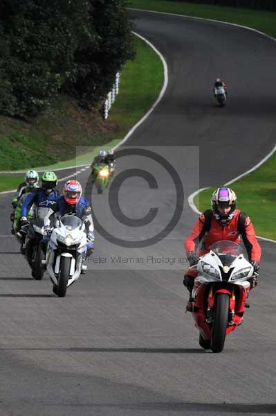 Motorcycle action photographs;cadwell;cadwell park photographs;event digital images;eventdigitalimages;motor racing louth lincolnshire;no limits trackday;peter wileman photography;trackday;trackday digital images;trackday photos