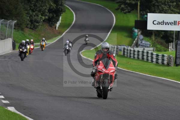 Motorcycle action photographs;cadwell;cadwell park photographs;event digital images;eventdigitalimages;motor racing louth lincolnshire;no limits trackday;peter wileman photography;trackday;trackday digital images;trackday photos