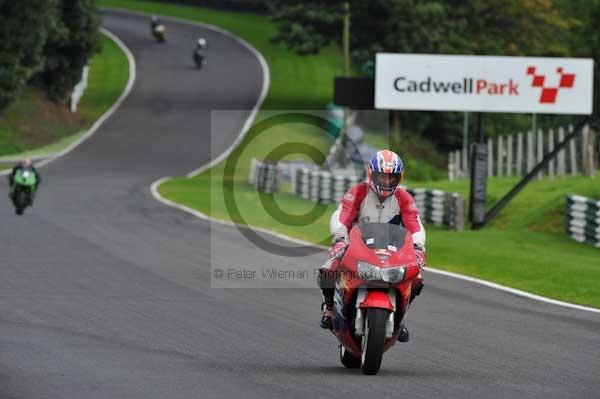 Motorcycle action photographs;cadwell;cadwell park photographs;event digital images;eventdigitalimages;motor racing louth lincolnshire;no limits trackday;peter wileman photography;trackday;trackday digital images;trackday photos