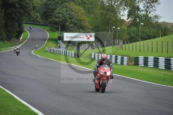 Motorcycle action photographs;cadwell;cadwell park photographs;event digital images;eventdigitalimages;motor racing louth lincolnshire;no limits trackday;peter wileman photography;trackday;trackday digital images;trackday photos