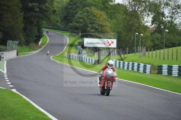 Motorcycle action photographs;cadwell;cadwell park photographs;event digital images;eventdigitalimages;motor racing louth lincolnshire;no limits trackday;peter wileman photography;trackday;trackday digital images;trackday photos