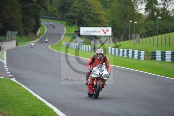 Motorcycle action photographs;cadwell;cadwell park photographs;event digital images;eventdigitalimages;motor racing louth lincolnshire;no limits trackday;peter wileman photography;trackday;trackday digital images;trackday photos