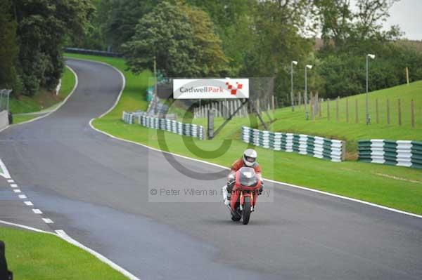 Motorcycle action photographs;cadwell;cadwell park photographs;event digital images;eventdigitalimages;motor racing louth lincolnshire;no limits trackday;peter wileman photography;trackday;trackday digital images;trackday photos