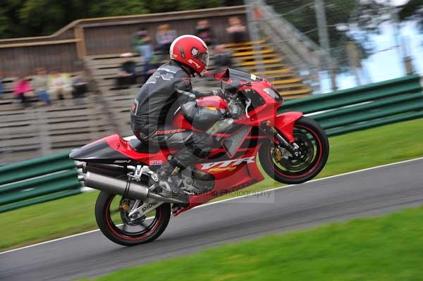 Motorcycle action photographs;cadwell;cadwell park photographs;event digital images;eventdigitalimages;motor racing louth lincolnshire;no limits trackday;peter wileman photography;trackday;trackday digital images;trackday photos