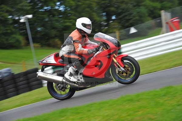 Motorcycle action photographs;cadwell;cadwell park photographs;event digital images;eventdigitalimages;motor racing louth lincolnshire;no limits trackday;peter wileman photography;trackday;trackday digital images;trackday photos