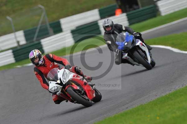 Motorcycle action photographs;cadwell;cadwell park photographs;event digital images;eventdigitalimages;motor racing louth lincolnshire;no limits trackday;peter wileman photography;trackday;trackday digital images;trackday photos