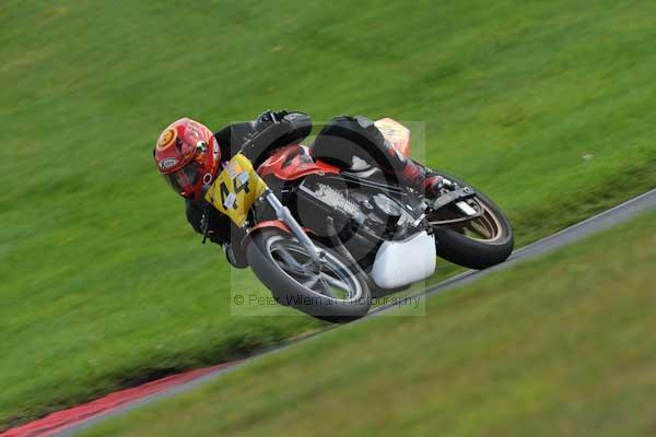 Motorcycle action photographs;cadwell;cadwell park photographs;event digital images;eventdigitalimages;motor racing louth lincolnshire;no limits trackday;peter wileman photography;trackday;trackday digital images;trackday photos