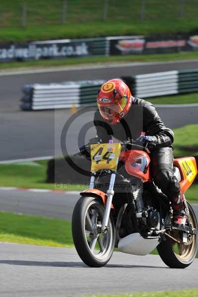 Motorcycle action photographs;cadwell;cadwell park photographs;event digital images;eventdigitalimages;motor racing louth lincolnshire;no limits trackday;peter wileman photography;trackday;trackday digital images;trackday photos