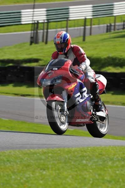 Motorcycle action photographs;cadwell;cadwell park photographs;event digital images;eventdigitalimages;motor racing louth lincolnshire;no limits trackday;peter wileman photography;trackday;trackday digital images;trackday photos