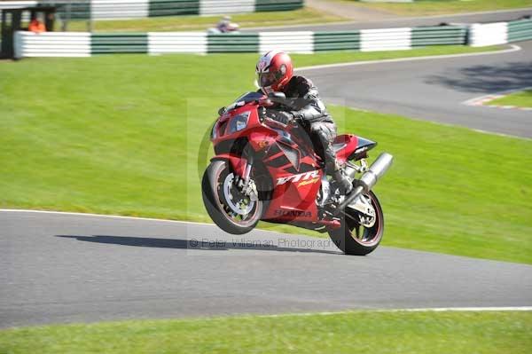 Motorcycle action photographs;cadwell;cadwell park photographs;event digital images;eventdigitalimages;motor racing louth lincolnshire;no limits trackday;peter wileman photography;trackday;trackday digital images;trackday photos