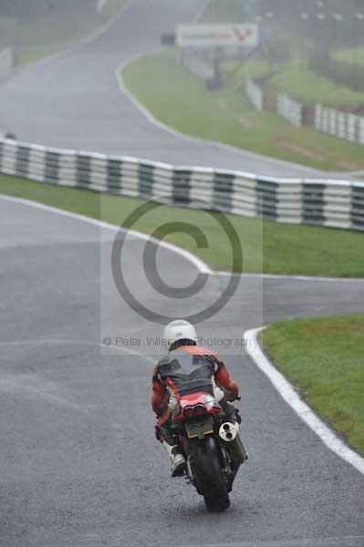 Motorcycle action photographs;cadwell;cadwell park photographs;event digital images;eventdigitalimages;motor racing louth lincolnshire;no limits trackday;peter wileman photography;trackday;trackday digital images;trackday photos