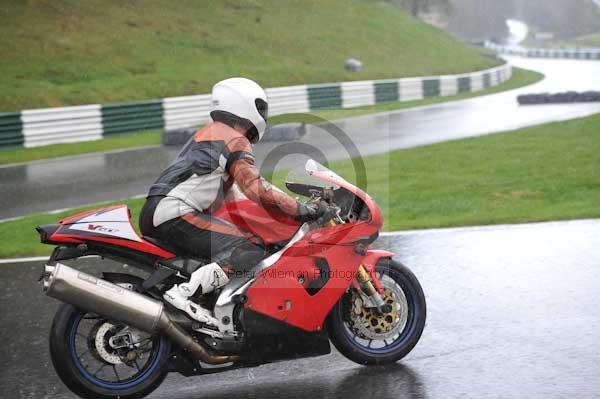 Motorcycle action photographs;cadwell;cadwell park photographs;event digital images;eventdigitalimages;motor racing louth lincolnshire;no limits trackday;peter wileman photography;trackday;trackday digital images;trackday photos