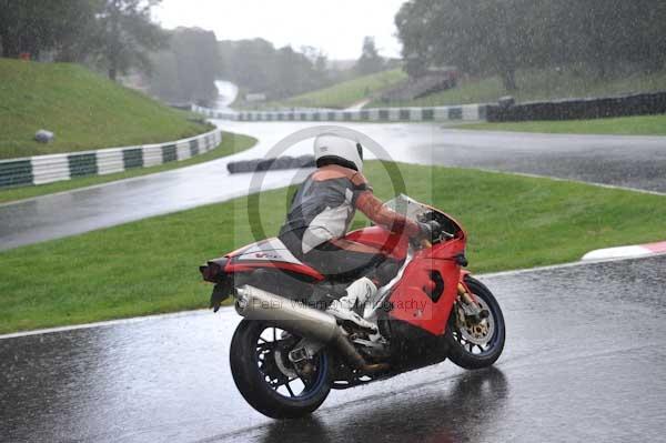 Motorcycle action photographs;cadwell;cadwell park photographs;event digital images;eventdigitalimages;motor racing louth lincolnshire;no limits trackday;peter wileman photography;trackday;trackday digital images;trackday photos