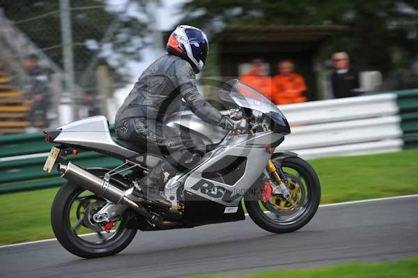 Motorcycle action photographs;cadwell;cadwell park photographs;event digital images;eventdigitalimages;motor racing louth lincolnshire;no limits trackday;peter wileman photography;trackday;trackday digital images;trackday photos