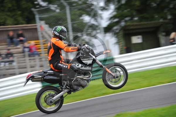 Motorcycle action photographs;cadwell;cadwell park photographs;event digital images;eventdigitalimages;motor racing louth lincolnshire;no limits trackday;peter wileman photography;trackday;trackday digital images;trackday photos