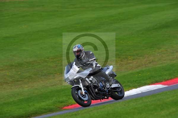 Motorcycle action photographs;cadwell;cadwell park photographs;event digital images;eventdigitalimages;motor racing louth lincolnshire;no limits trackday;peter wileman photography;trackday;trackday digital images;trackday photos