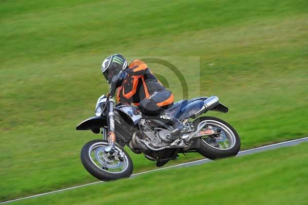 Motorcycle action photographs;cadwell;cadwell park photographs;event digital images;eventdigitalimages;motor racing louth lincolnshire;no limits trackday;peter wileman photography;trackday;trackday digital images;trackday photos