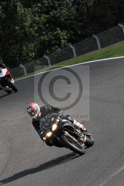 Motorcycle action photographs;cadwell;cadwell park photographs;event digital images;eventdigitalimages;motor racing louth lincolnshire;no limits trackday;peter wileman photography;trackday;trackday digital images;trackday photos