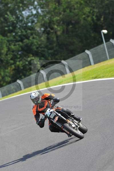 Motorcycle action photographs;cadwell;cadwell park photographs;event digital images;eventdigitalimages;motor racing louth lincolnshire;no limits trackday;peter wileman photography;trackday;trackday digital images;trackday photos