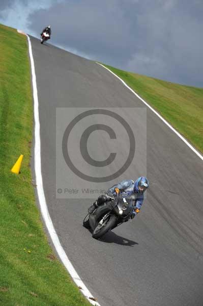 Motorcycle action photographs;cadwell;cadwell park photographs;event digital images;eventdigitalimages;motor racing louth lincolnshire;no limits trackday;peter wileman photography;trackday;trackday digital images;trackday photos