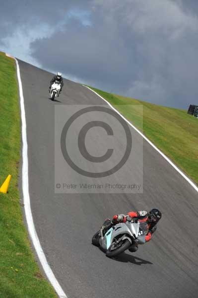 Motorcycle action photographs;cadwell;cadwell park photographs;event digital images;eventdigitalimages;motor racing louth lincolnshire;no limits trackday;peter wileman photography;trackday;trackday digital images;trackday photos