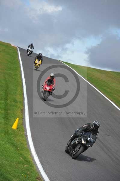 Motorcycle action photographs;cadwell;cadwell park photographs;event digital images;eventdigitalimages;motor racing louth lincolnshire;no limits trackday;peter wileman photography;trackday;trackday digital images;trackday photos