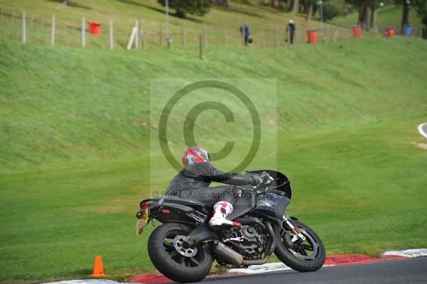 Motorcycle action photographs;cadwell;cadwell park photographs;event digital images;eventdigitalimages;motor racing louth lincolnshire;no limits trackday;peter wileman photography;trackday;trackday digital images;trackday photos