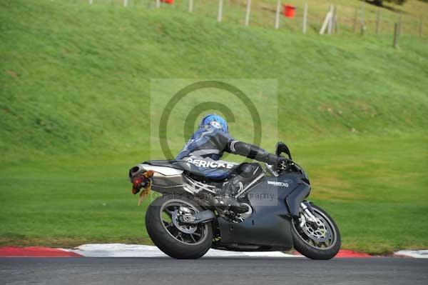 Motorcycle action photographs;cadwell;cadwell park photographs;event digital images;eventdigitalimages;motor racing louth lincolnshire;no limits trackday;peter wileman photography;trackday;trackday digital images;trackday photos