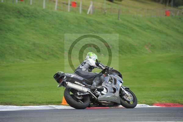 Motorcycle action photographs;cadwell;cadwell park photographs;event digital images;eventdigitalimages;motor racing louth lincolnshire;no limits trackday;peter wileman photography;trackday;trackday digital images;trackday photos