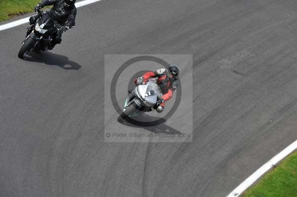 Motorcycle action photographs;cadwell;cadwell park photographs;event digital images;eventdigitalimages;motor racing louth lincolnshire;no limits trackday;peter wileman photography;trackday;trackday digital images;trackday photos