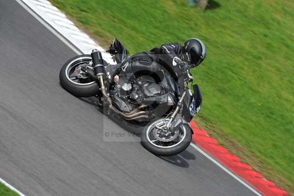 Motorcycle action photographs;cadwell;cadwell park photographs;event digital images;eventdigitalimages;motor racing louth lincolnshire;no limits trackday;peter wileman photography;trackday;trackday digital images;trackday photos