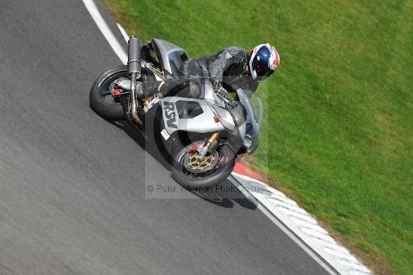 Motorcycle action photographs;cadwell;cadwell park photographs;event digital images;eventdigitalimages;motor racing louth lincolnshire;no limits trackday;peter wileman photography;trackday;trackday digital images;trackday photos