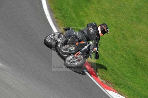 Motorcycle action photographs;cadwell;cadwell park photographs;event digital images;eventdigitalimages;motor racing louth lincolnshire;no limits trackday;peter wileman photography;trackday;trackday digital images;trackday photos