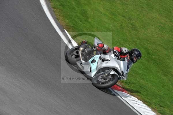 Motorcycle action photographs;cadwell;cadwell park photographs;event digital images;eventdigitalimages;motor racing louth lincolnshire;no limits trackday;peter wileman photography;trackday;trackday digital images;trackday photos