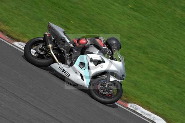 Motorcycle action photographs;cadwell;cadwell park photographs;event digital images;eventdigitalimages;motor racing louth lincolnshire;no limits trackday;peter wileman photography;trackday;trackday digital images;trackday photos