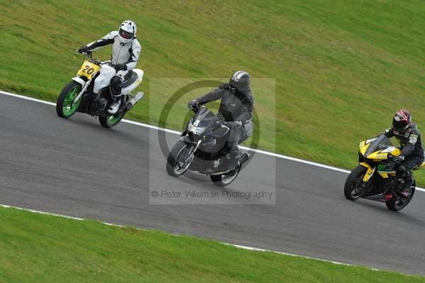 Motorcycle action photographs;cadwell;cadwell park photographs;event digital images;eventdigitalimages;motor racing louth lincolnshire;no limits trackday;peter wileman photography;trackday;trackday digital images;trackday photos