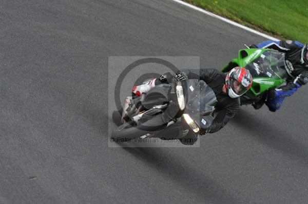 Motorcycle action photographs;cadwell;cadwell park photographs;event digital images;eventdigitalimages;motor racing louth lincolnshire;no limits trackday;peter wileman photography;trackday;trackday digital images;trackday photos