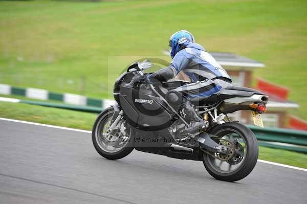 Motorcycle action photographs;cadwell;cadwell park photographs;event digital images;eventdigitalimages;motor racing louth lincolnshire;no limits trackday;peter wileman photography;trackday;trackday digital images;trackday photos