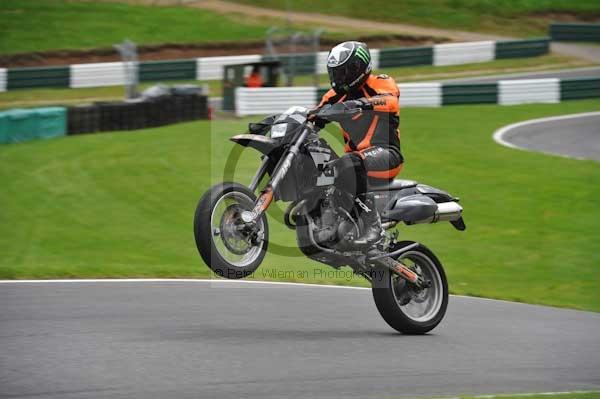 Motorcycle action photographs;cadwell;cadwell park photographs;event digital images;eventdigitalimages;motor racing louth lincolnshire;no limits trackday;peter wileman photography;trackday;trackday digital images;trackday photos