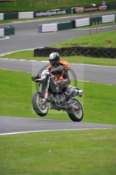 Motorcycle action photographs;cadwell;cadwell park photographs;event digital images;eventdigitalimages;motor racing louth lincolnshire;no limits trackday;peter wileman photography;trackday;trackday digital images;trackday photos