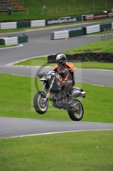 Motorcycle action photographs;cadwell;cadwell park photographs;event digital images;eventdigitalimages;motor racing louth lincolnshire;no limits trackday;peter wileman photography;trackday;trackday digital images;trackday photos