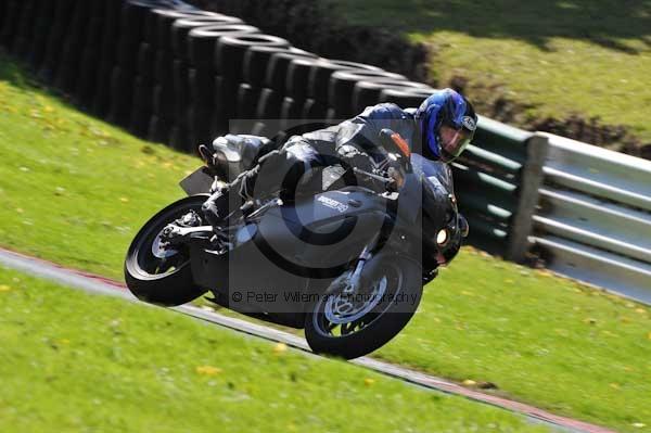 Motorcycle action photographs;cadwell;cadwell park photographs;event digital images;eventdigitalimages;motor racing louth lincolnshire;no limits trackday;peter wileman photography;trackday;trackday digital images;trackday photos