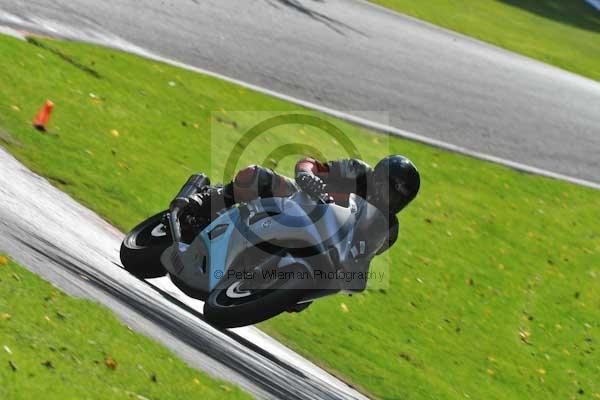 Motorcycle action photographs;cadwell;cadwell park photographs;event digital images;eventdigitalimages;motor racing louth lincolnshire;no limits trackday;peter wileman photography;trackday;trackday digital images;trackday photos