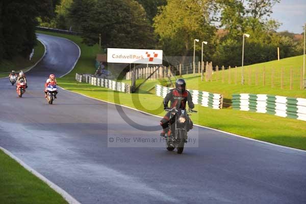 Motorcycle action photographs;cadwell;cadwell park photographs;event digital images;eventdigitalimages;motor racing louth lincolnshire;no limits trackday;peter wileman photography;trackday;trackday digital images;trackday photos