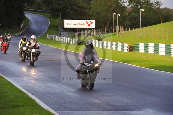 Motorcycle action photographs;cadwell;cadwell park photographs;event digital images;eventdigitalimages;motor racing louth lincolnshire;no limits trackday;peter wileman photography;trackday;trackday digital images;trackday photos