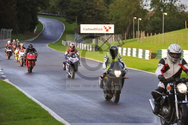 Motorcycle action photographs;cadwell;cadwell park photographs;event digital images;eventdigitalimages;motor racing louth lincolnshire;no limits trackday;peter wileman photography;trackday;trackday digital images;trackday photos