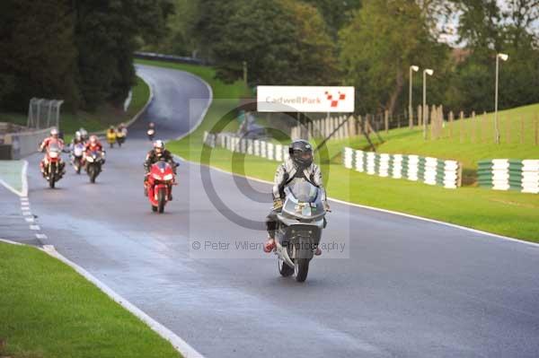 Motorcycle action photographs;cadwell;cadwell park photographs;event digital images;eventdigitalimages;motor racing louth lincolnshire;no limits trackday;peter wileman photography;trackday;trackday digital images;trackday photos